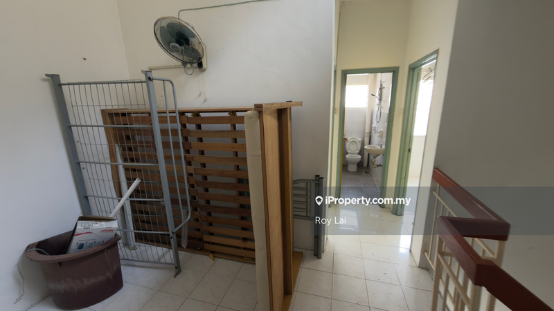 Rumah Teres 2-Tingkat untuk Dijual di Lestari Putra, Seri Kembangan oleh Roy Lai - iProperty.com.my