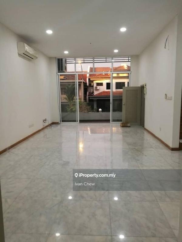 4.5-storey Terraced House for Sale in Taman Overseas Union (Taman Oug), Jalan Klang Lama (Old Klang Road) by Ivan Chew - iProperty.com.my