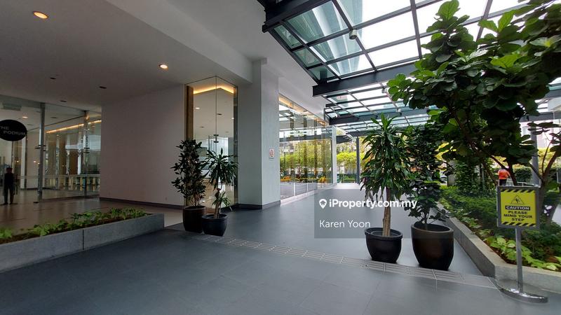 Kedai-Pejabat untuk Disewa di U1, Glenmarie Industrial Area, Shah Alam oleh Karen Yoon - The walk way near to Podium - iProperty.com.my
