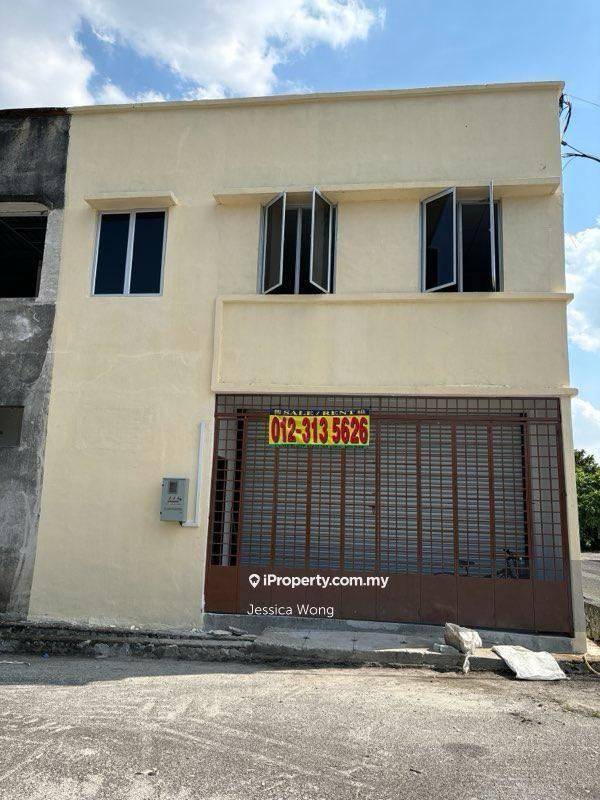 For Rent - BUKIT SENTOSA BUKIT BERUNTUNG 1.5 STORY FACTORY TO LET Rm1,350
