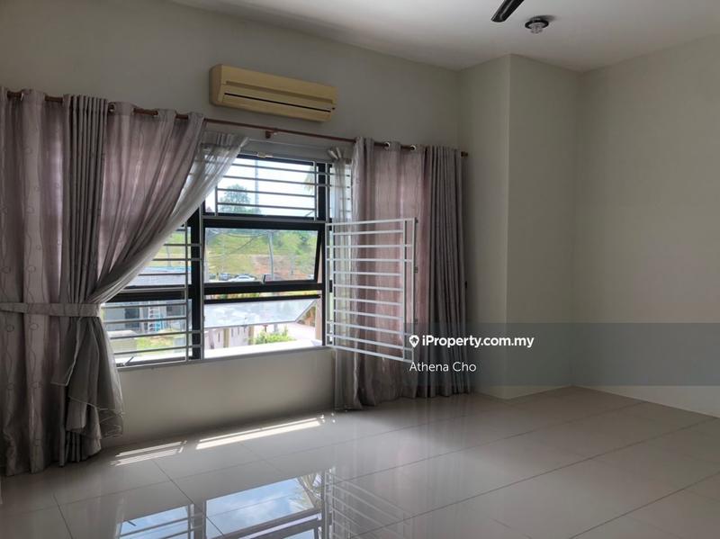 Rumah Teres 2.5-Tingkat untuk Dijual di Pajam, Nilai oleh Athena Cho - iProperty.com.my