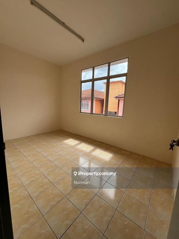 1-storey Terraced House for Sale in [SEREMBAN PUTRA APARTMENT] Full Loan with Cashback, Sikamat by Norman - iProperty.com.my