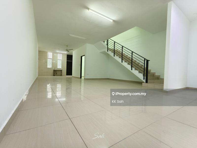Rumah Berangkai 3 Tingkat untuk Dijual di Taman Bangi Avenue, Bangi oleh KK Sah - Living Room - iProperty.com.my