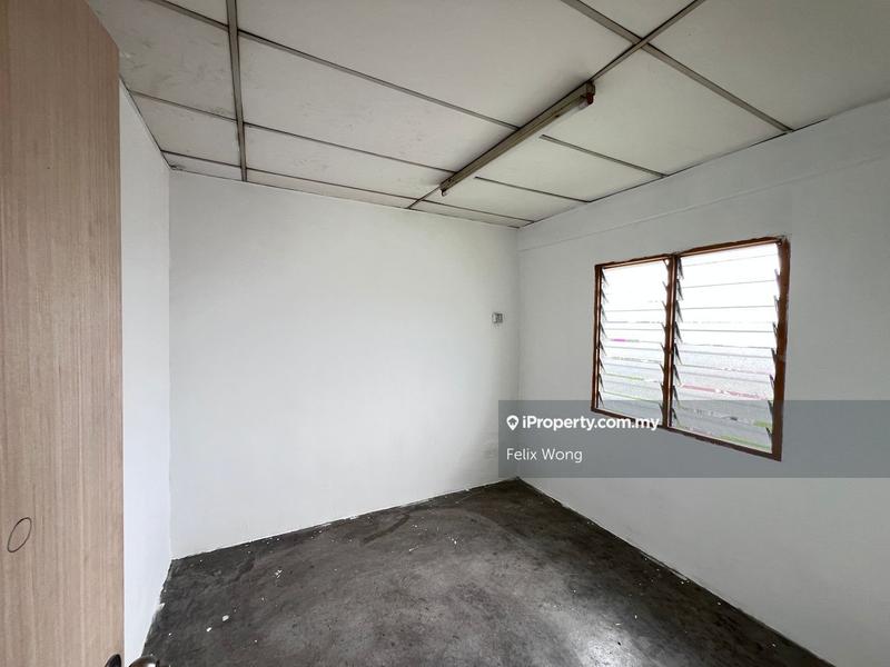 Apartment for Sale in Putra Permai Block D by Felix Wong - iProperty.com.my