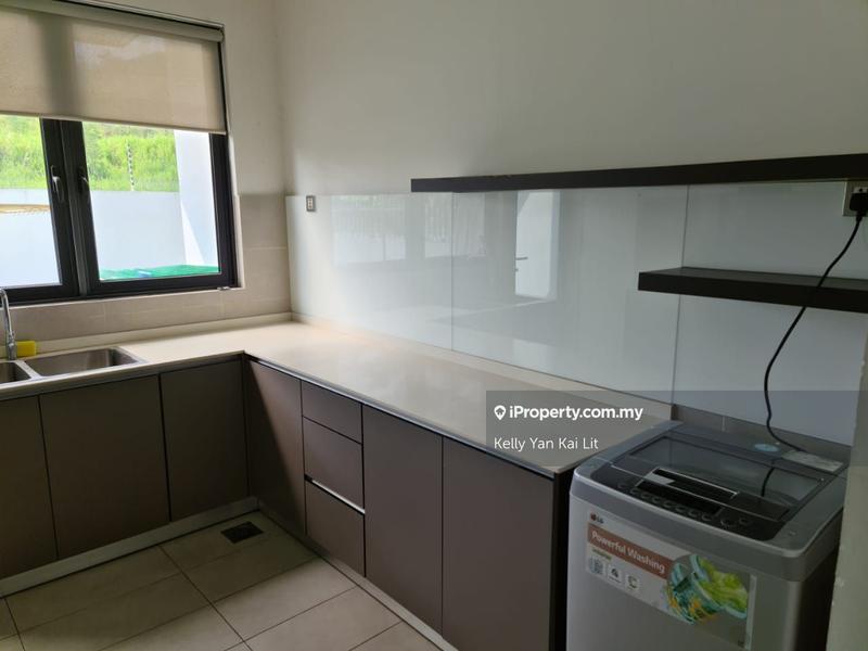 Bungalow House untuk Dijual di Taman Melawati, Ulu Kelang oleh Kelly Yan Kai Lit - Wet kitchen & washing machine - iProperty.com.my