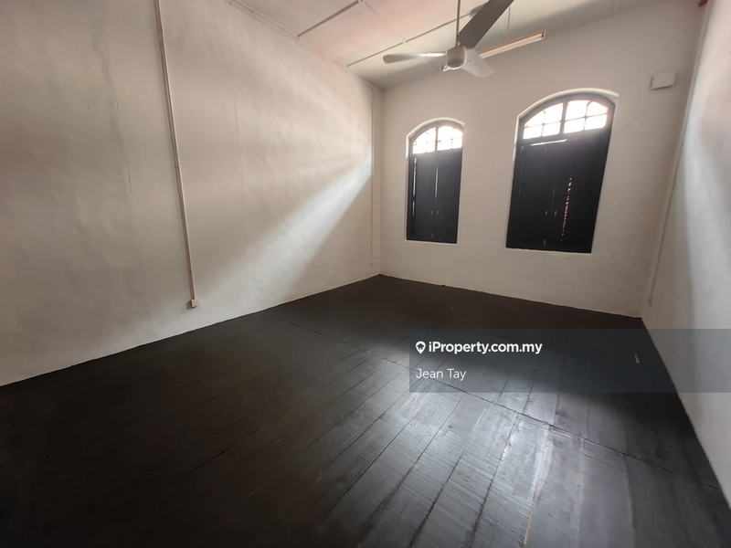 For Rent - Chan Koon Cheng Shoplot Next to High School