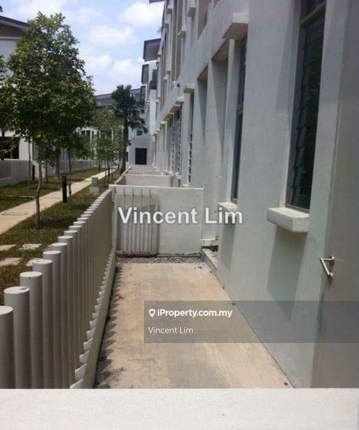 Rumah Berangkai 3 Tingkat untuk Dijual di D island Residence, Puchong oleh Vincent Lim - iProperty.com.my