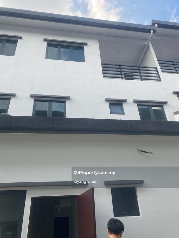 Rumah Teres 3-Tingkat untuk Dijual di Batu 9, Cheras oleh Ziyang Chen - iProperty.com.my
