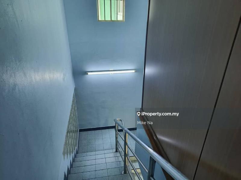 Rumah Berkembar untuk Dijual di Taman Sungai Besi Indah, Seri Kembangan oleh Mike Na - iProperty.com.my