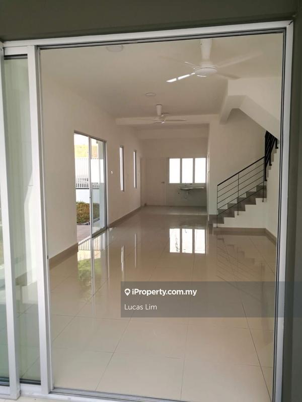 Rumah Teres 3-Tingkat untuk Dijual di Taman Desa Serdang, Seri Kembangan oleh Lucas Lim - iProperty.com.my