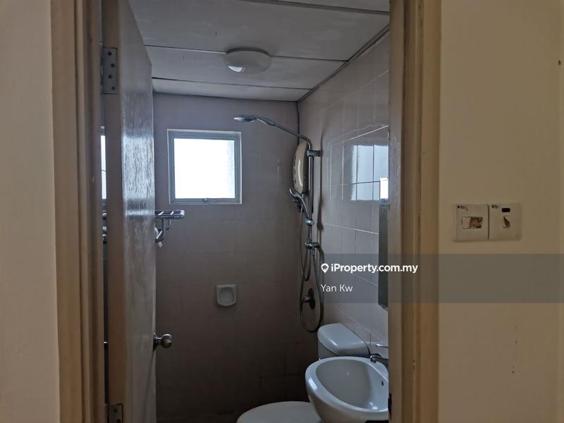 Service Residence for Sale in Dorchester by Yan Kw - iProperty.com.my