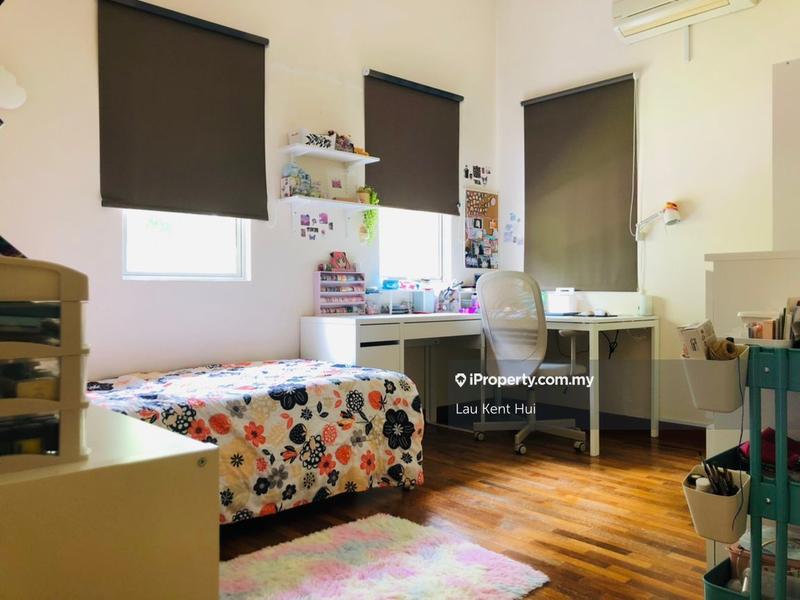 Rumah Berkembar untuk Dijual di Taman Equine, Seri Kembangan oleh Lau Kent Hui - iProperty.com.my