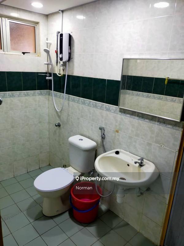 Apartment for Sale in Glory Beach Resort by Norman - iProperty.com.my