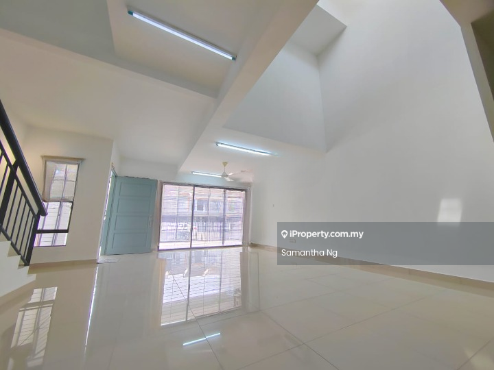 Rumah Teres 2-Tingkat untuk Dijual di Lakeside Residences, Puchong oleh Samantha Ng - Living Room - iProperty.com.my