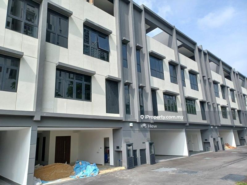 Rumah Teres 4-Tingkat untuk Dijual di Seri Kembangan, Selangor oleh K S Hew - iProperty.com.my