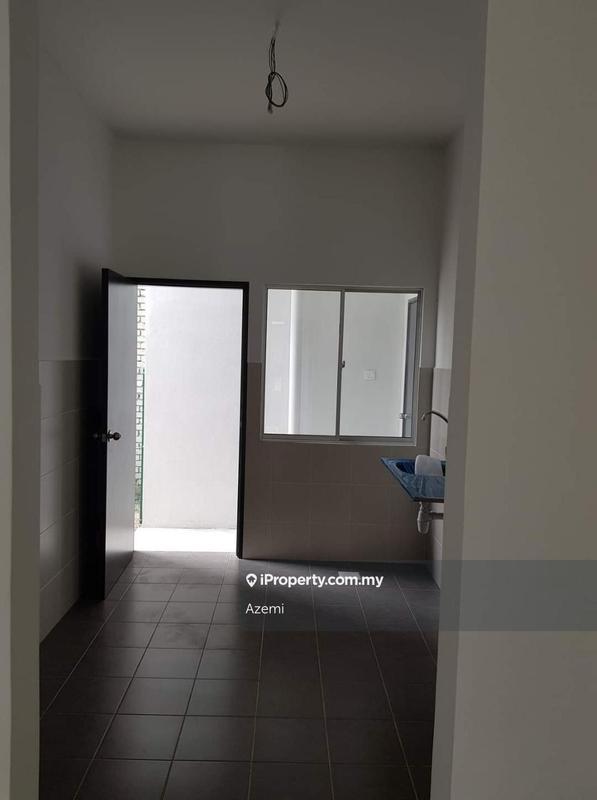 Bungalow House for Sale in Banting, Selangor by Azemi - iProperty.com.my