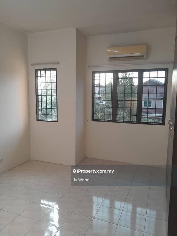 Rumah Teres 2-Tingkat untuk Dijual di Lestari Putra, Seri Kembangan oleh Jy Wong - iProperty.com.my