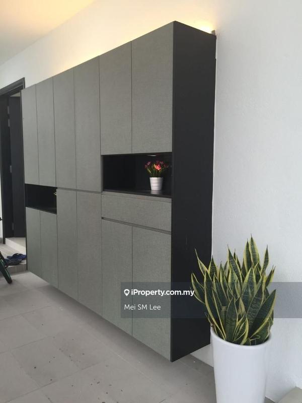 Twin Palms, Sungai Long