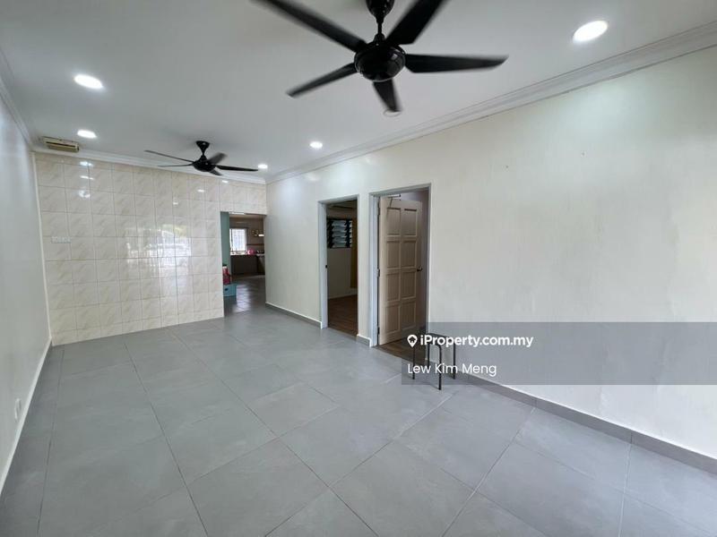 1-storey Terraced House untuk Dijual di Kepong Baru, Kepong oleh Lew Kim Meng - Living Room - iProperty.com.my