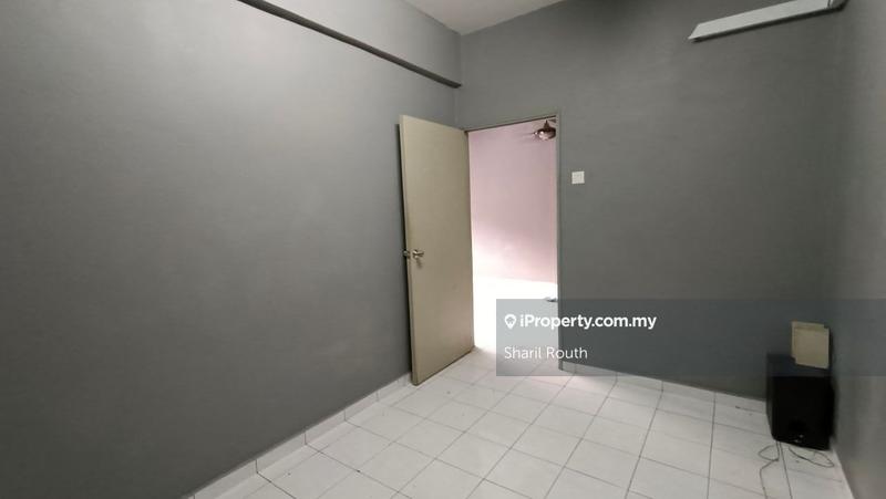 Apartment for Sale in Pangsapuri Putra Raya by Sharil Routh - iProperty.com.my