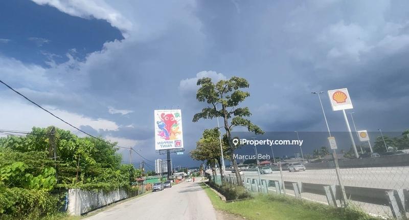 For Rent - Batu 13 Commercial Zone ( 122x393 ) E11 main road , Kg Tengah PUCHONG