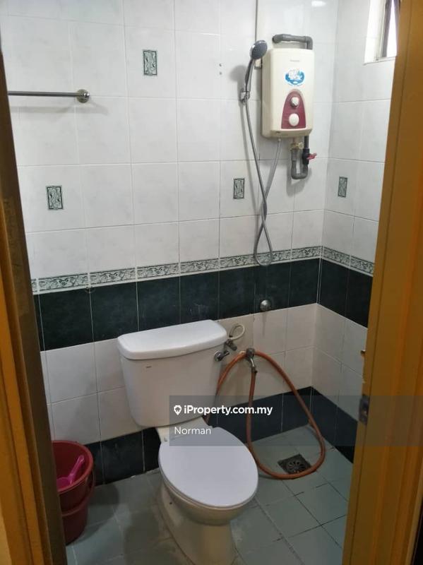 Apartment for Sale in Glory Beach Resort by Norman - iProperty.com.my