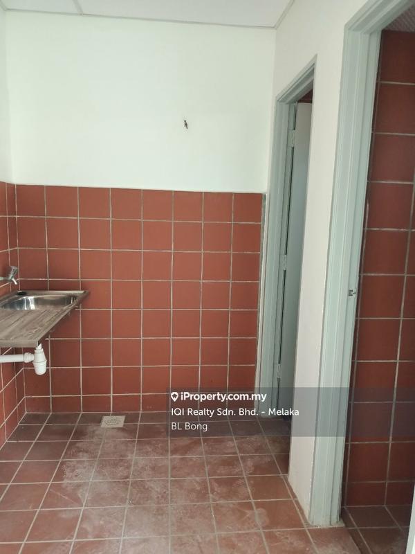 Shop / Office untuk Dijual di Taman Kota Laksamana Jaya, Melaka City oleh BL Bong - iProperty.com.my