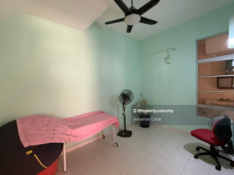 Rumah Berkembar untuk Dijual di Bandar Putra Permai, Seri Kembangan oleh Jonathan Chok - iProperty.com.my