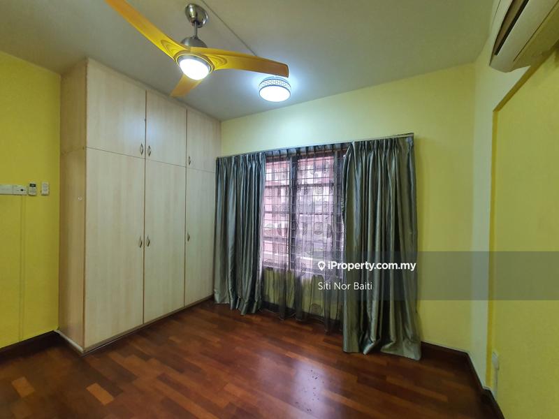 Rumah Bandar untuk Dijual di Ampang Hilir, Ampang oleh Siti Beeb - iProperty.com.my
