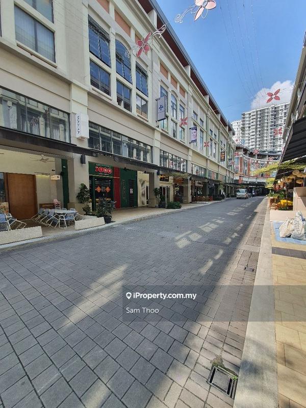 For Sale - Plaza Arkadia