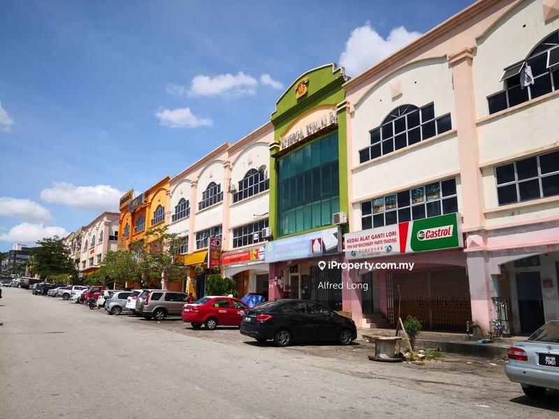 For Rent - Corner Ground Floor , Jalan Psk , Bukit serdang Seri kembangan