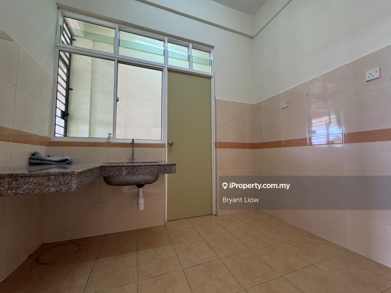 Pangsapuri untuk Dijual di Pangsapuri Bukit Beruang Bestari (University View) oleh Bryant Liow - iProperty.com.my
