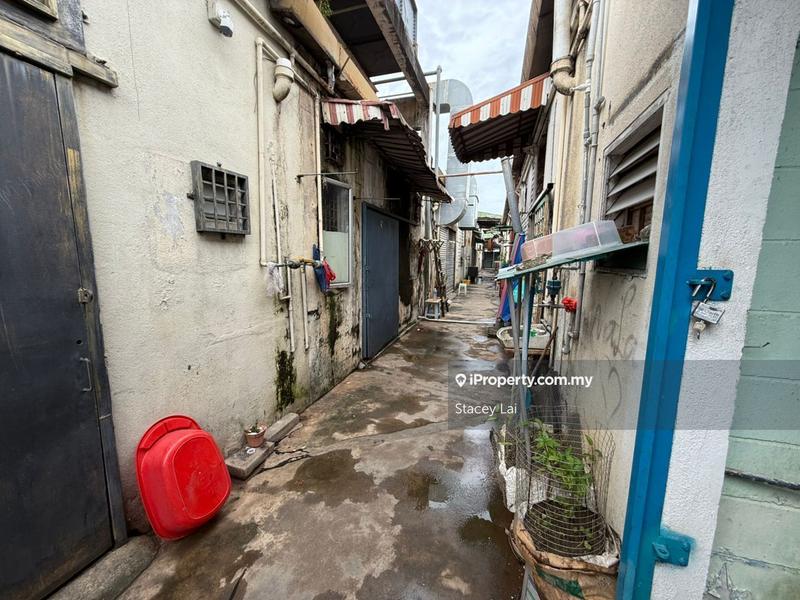 Terrace Factory for Sale in Taman Bukit Serdang, Seri Kembangan by Stacey Lai - iProperty.com.my