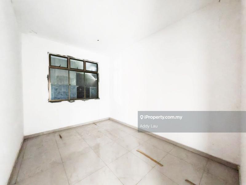 Rumah Berkembar untuk Dijual di Taman Saujana, Kluang oleh Addy Lau - iProperty.com.my