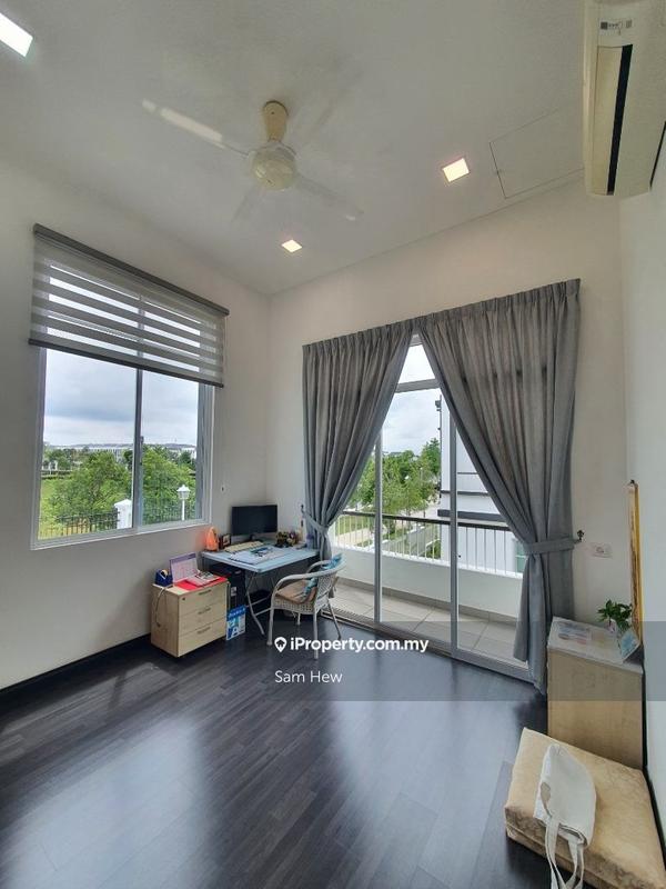 Rumah Berangkai 2 Tingkat untuk Dijual di Merrydale Eco Majestic (Lake View,End Lot), Semenyih oleh Sam Hew - iProperty.com.my