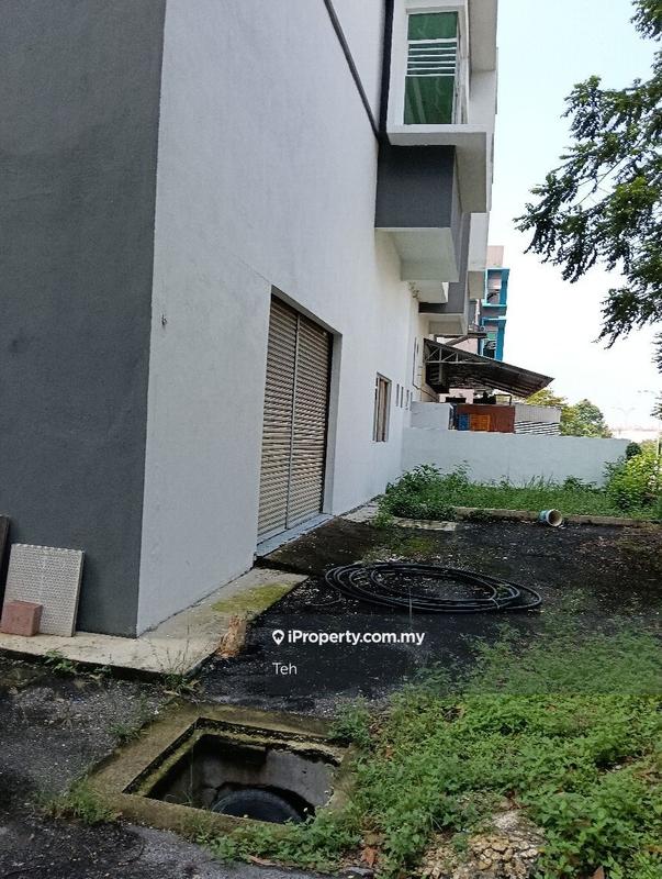 Semi-D Komersial untuk Dijual di Taman Subang Mas, Subang Jaya oleh Teh - iProperty.com.my