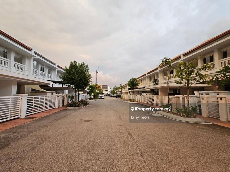 Rumah Berangkai 2.5 Tingkat untuk Dijual di Denai Pinang E&O landed house, Tanjung Tokong oleh Erny Teoh - iProperty.com.my