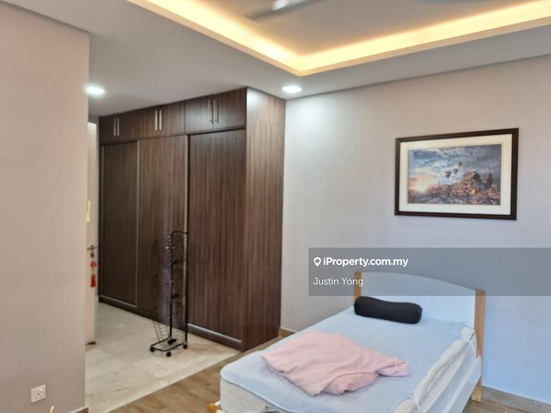 For Sale - Ara Hill Condominium