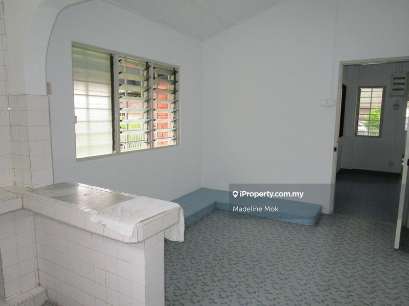 Banglo untuk Dijual di Taman Desa, Kuala Lumpur oleh Madeline Mok - Kitchen - iProperty.com.my