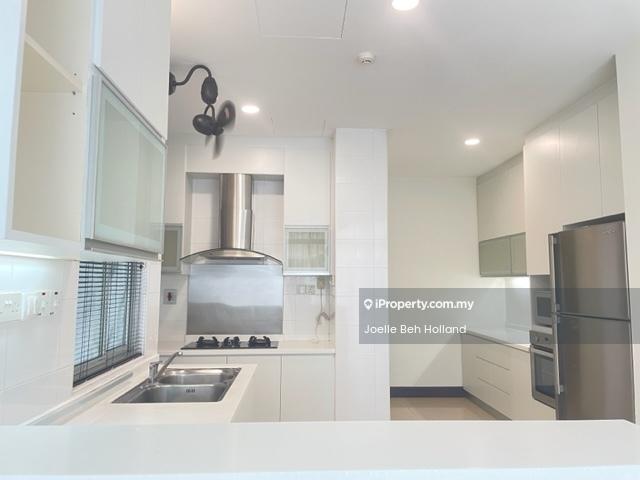 Rumah Berkembar untuk Dijual di Mont Kiara, Kuala Lumpur oleh Joelle Beh Holland - Kitchen - iProperty.com.my