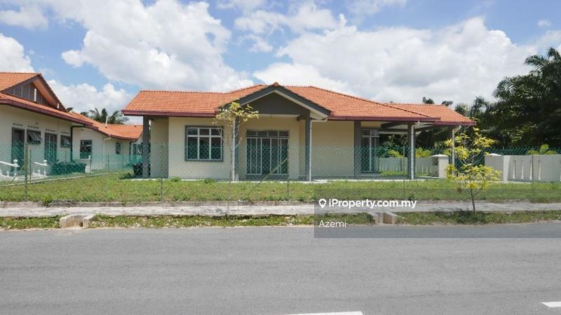 Bungalow House for Sale in Banting, Selangor by Azemi - iProperty.com.my