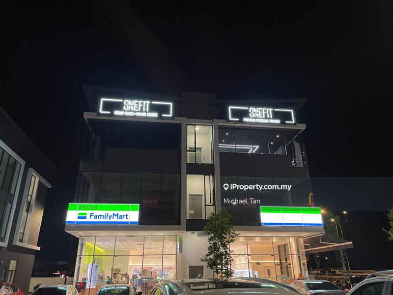 For Sale - Iconic Point | 3-storey Commercial Semi-D | FOR SALE (ROI 5%)
