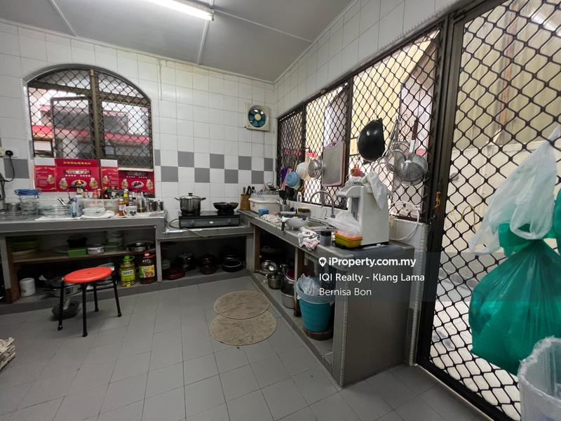 Bungalow House for Sale in Taman Paramount, Petaling Jaya by Bernisa Bon - iProperty.com.my
