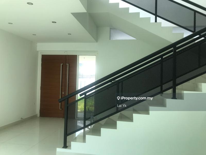 Bungalow House for Sale in Subang Heights, Subang Jaya by Lai Yk - iProperty.com.my
