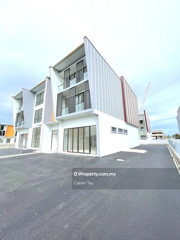 For Rent - 3 Storey Light Industrial Office Showroom (3,655 sqft) at Pines Square, Batu Kawa Kuching