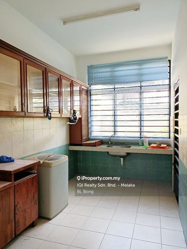 Pangsapuri untuk Dijual di Pangsapuri Bukit Beruang Permai (University Green) oleh BL Bong - iProperty.com.my