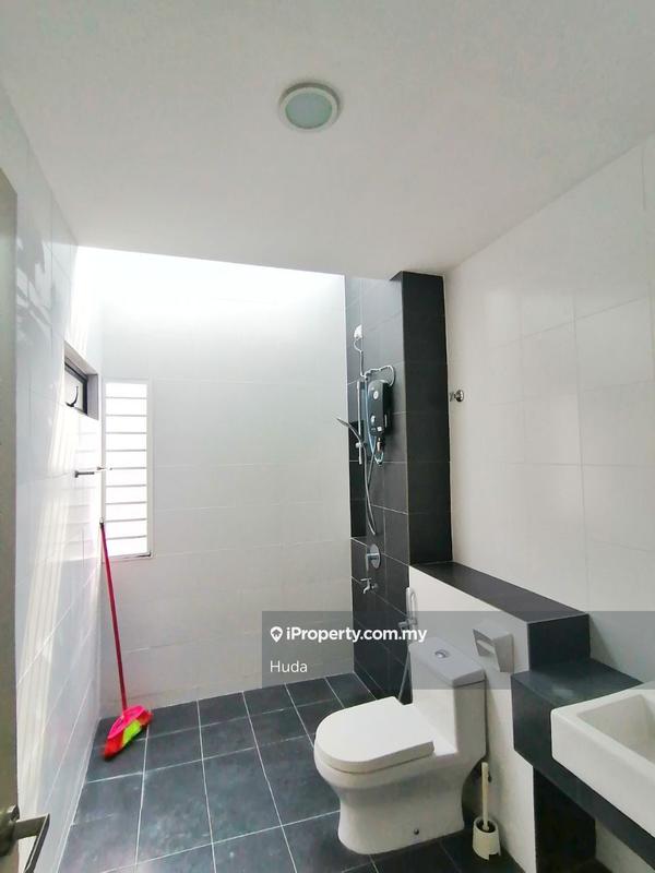 Rumah Berangkai 2 Tingkat untuk Dijual di Nilai Impian, Nilai oleh Huda - iProperty.com.my