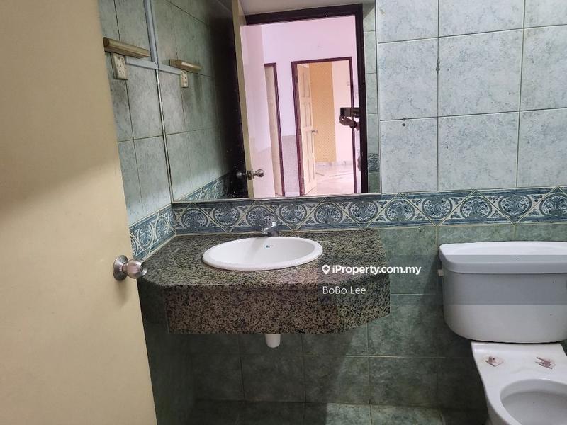 Rumah Berkembar untuk Dijual di Taman United, Jalan Klang Lama (Old Klang Road) oleh BoBo Lee - iProperty.com.my