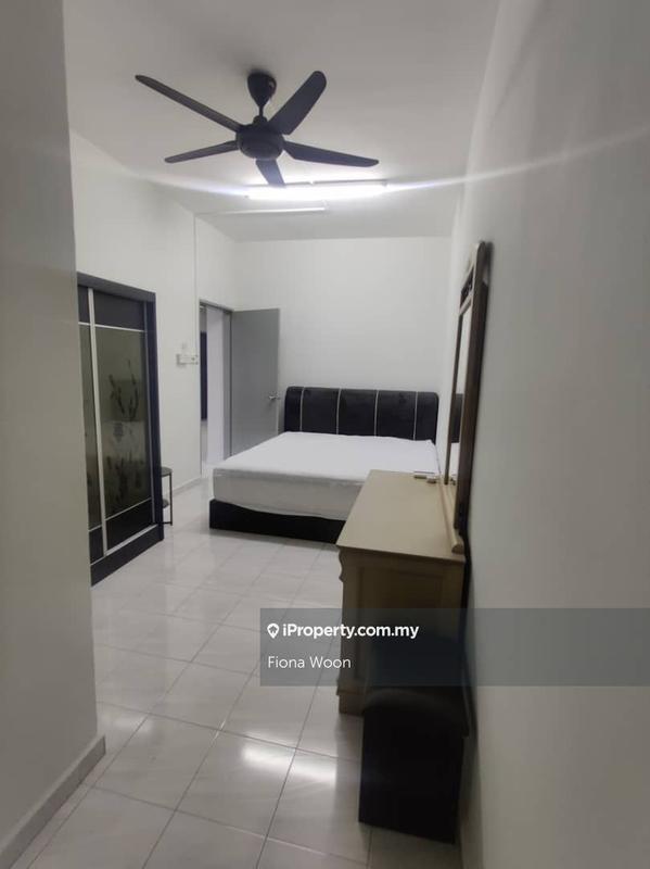 For Rent - Golden Showers (Kondo Ruby)