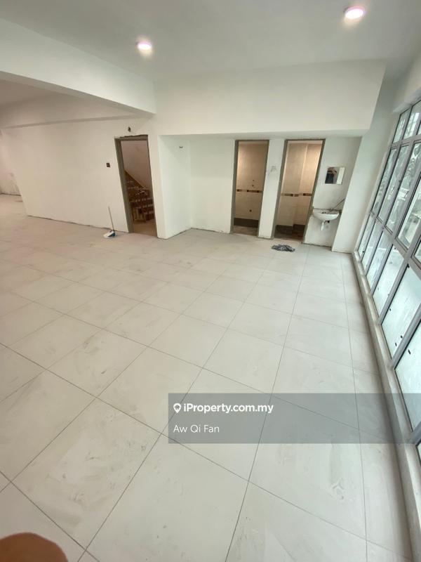 For Rent - Same Row With Brew House , Bandar Puteri Puchong , Prime Location , Amble Parking